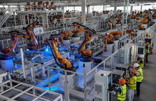 高能預(yù)警 恒大汽車(chē)基地實(shí)景首度曝光，前瞻設(shè)計(jì)引領(lǐng)行業(yè)新想象